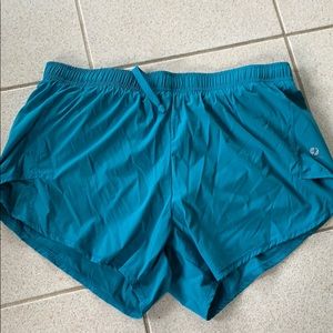 Oiselle flyout shorts